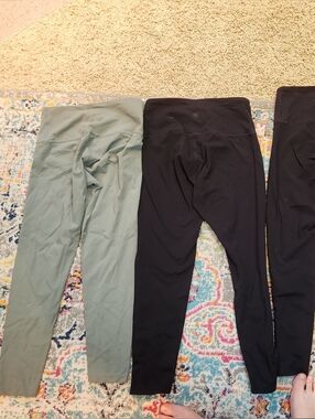 3-Pack FLX Womens Cropped Leggings Bundle - Black & Sage Size Medium Like New